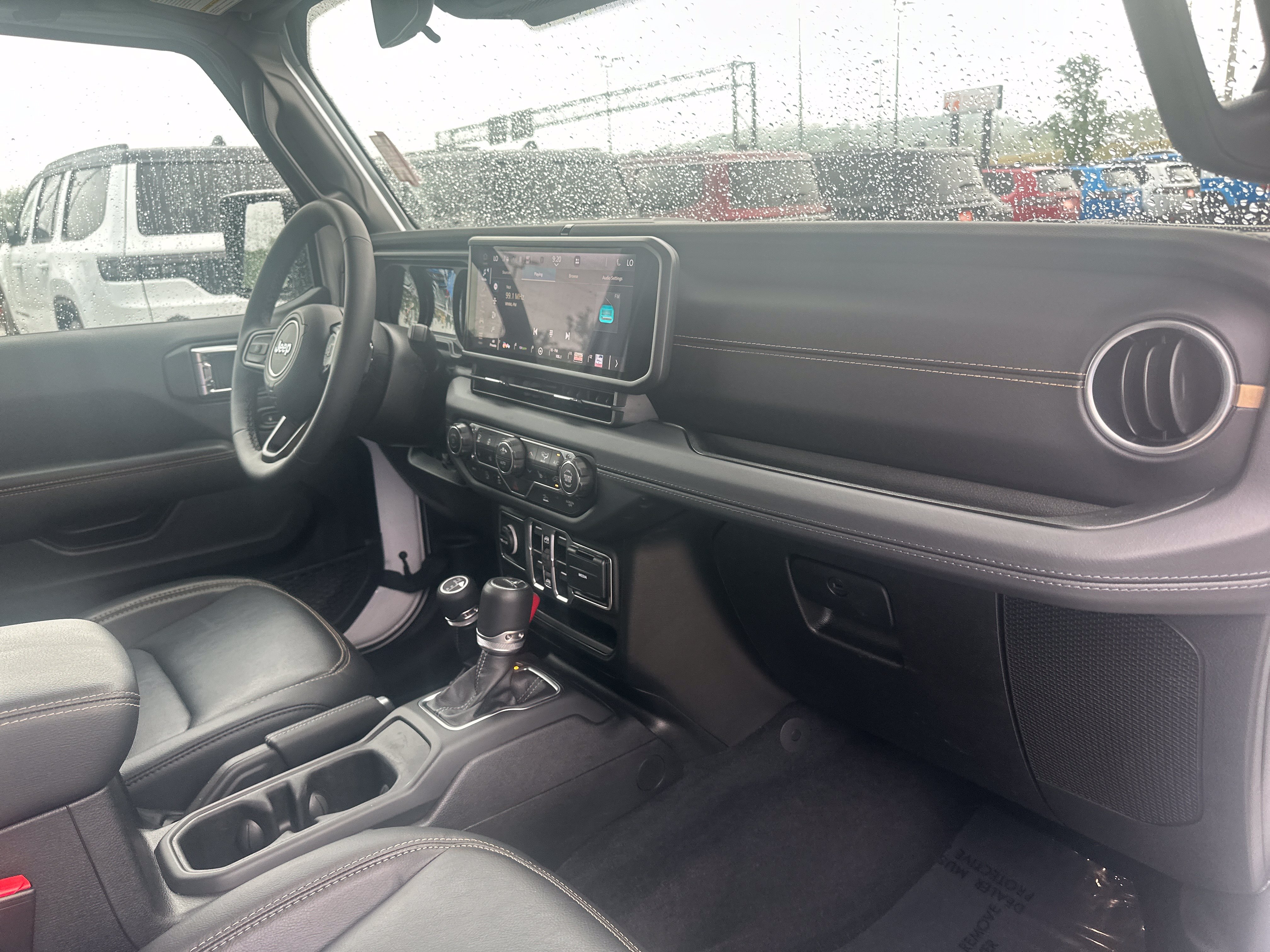 Used 2025 Jeep Gladiator Sport AWD/4WD image 32