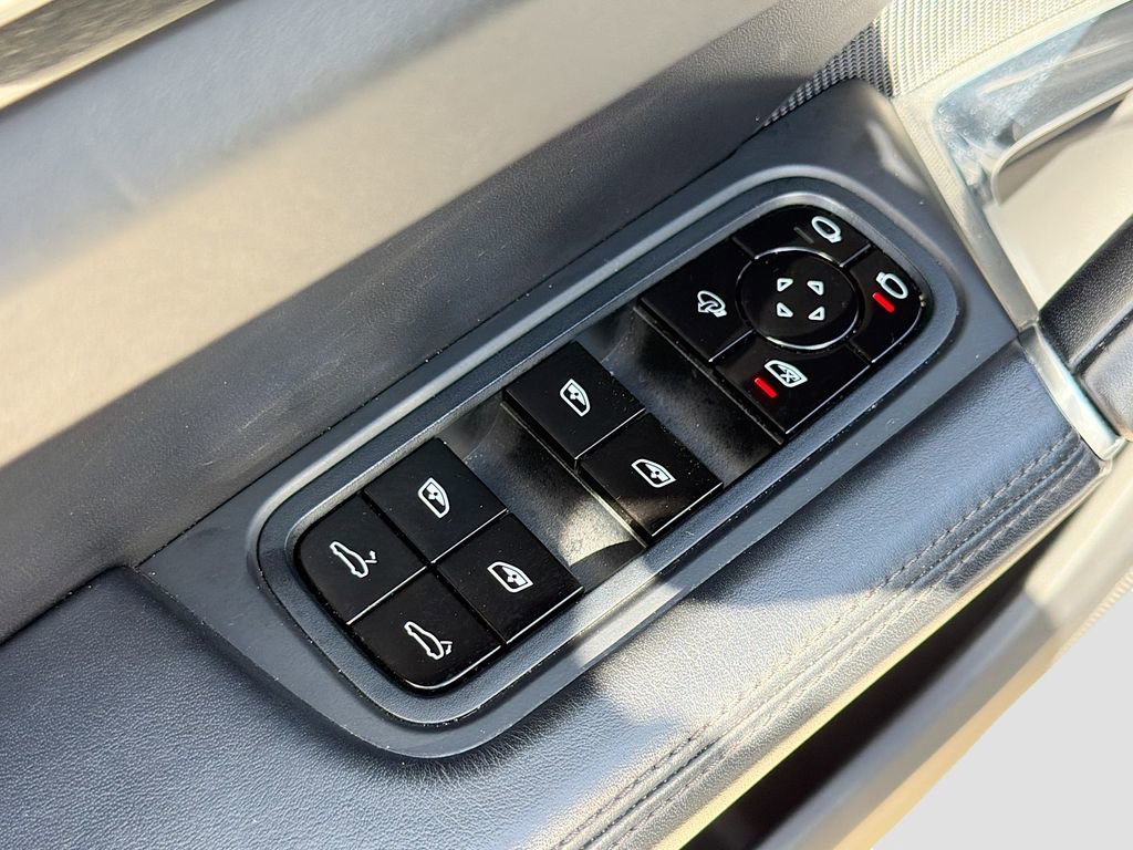 Used 2020 Porsche Cayenne Turbo image 27