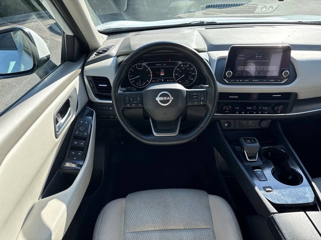 Certified 2025 Nissan Rogue SV FWD image 33