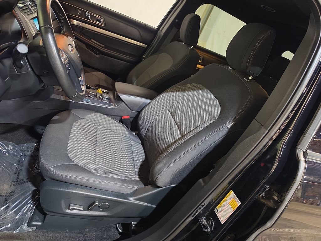 Used 2018 Ford Explorer XLT AWD/4WD image 13