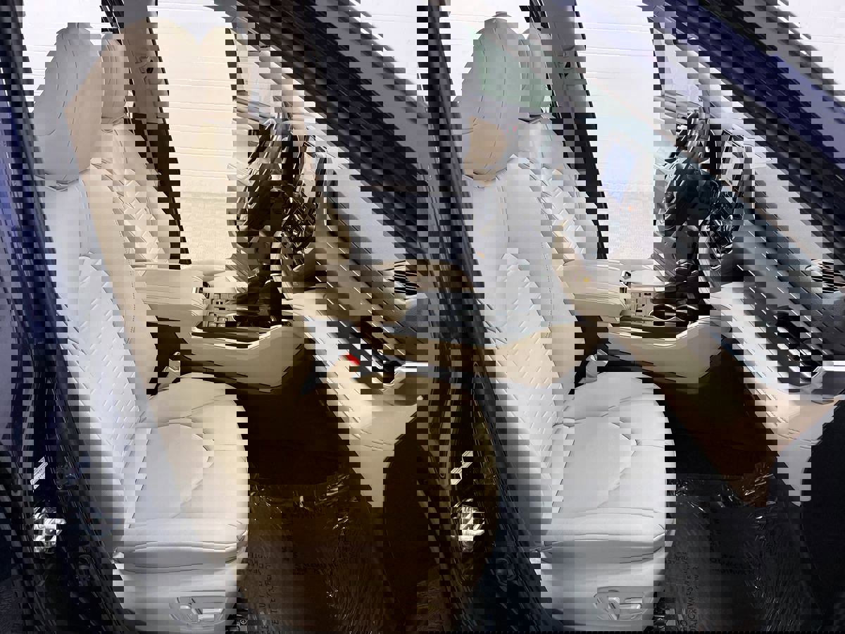 Used 2023 Toyota Highlander XLE image 15