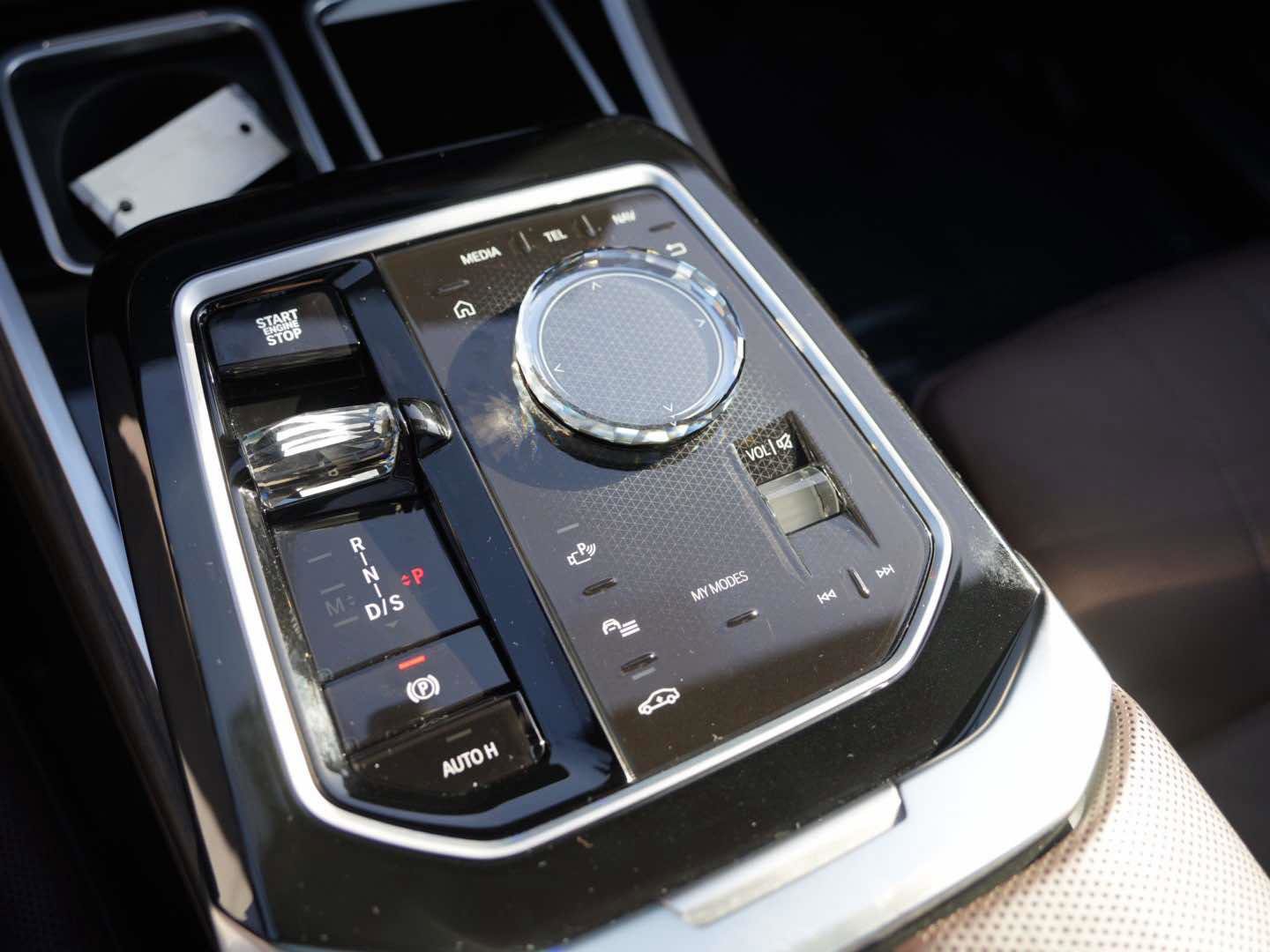 Used 2025 BMW 750e xDrive AWD/4WD image 23