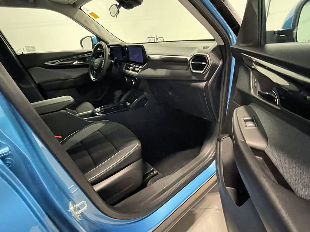 Used 2025 Chevrolet TrailBlazer LT AWD/4WD image 24