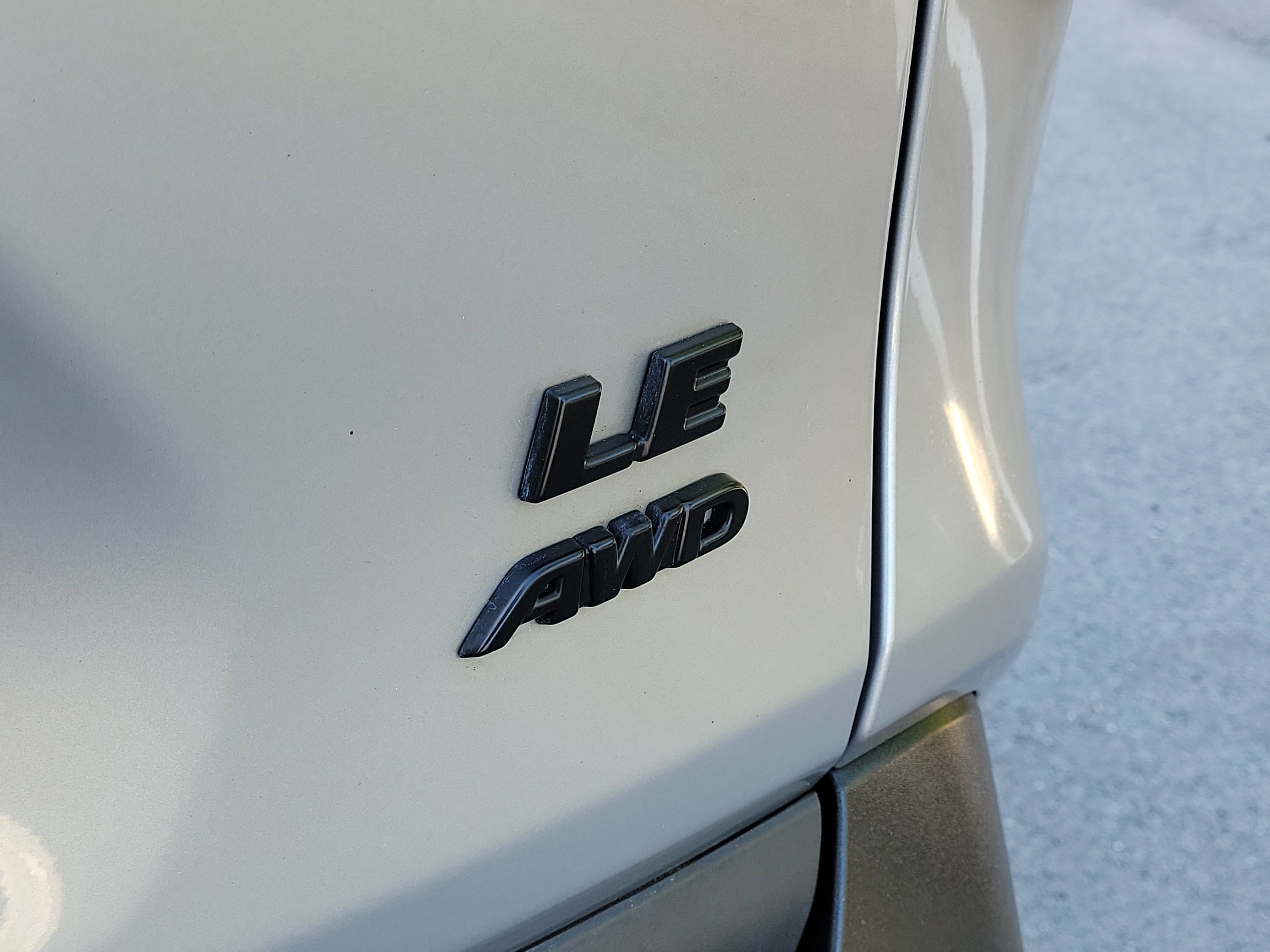 Used 2023 Toyota RAV4 LE image 9