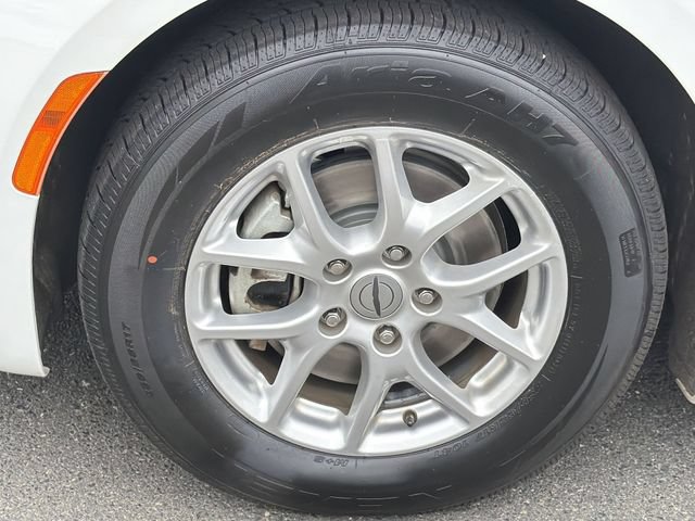 Used 2023 Chrysler Pacifica Touring-L FWD image 16