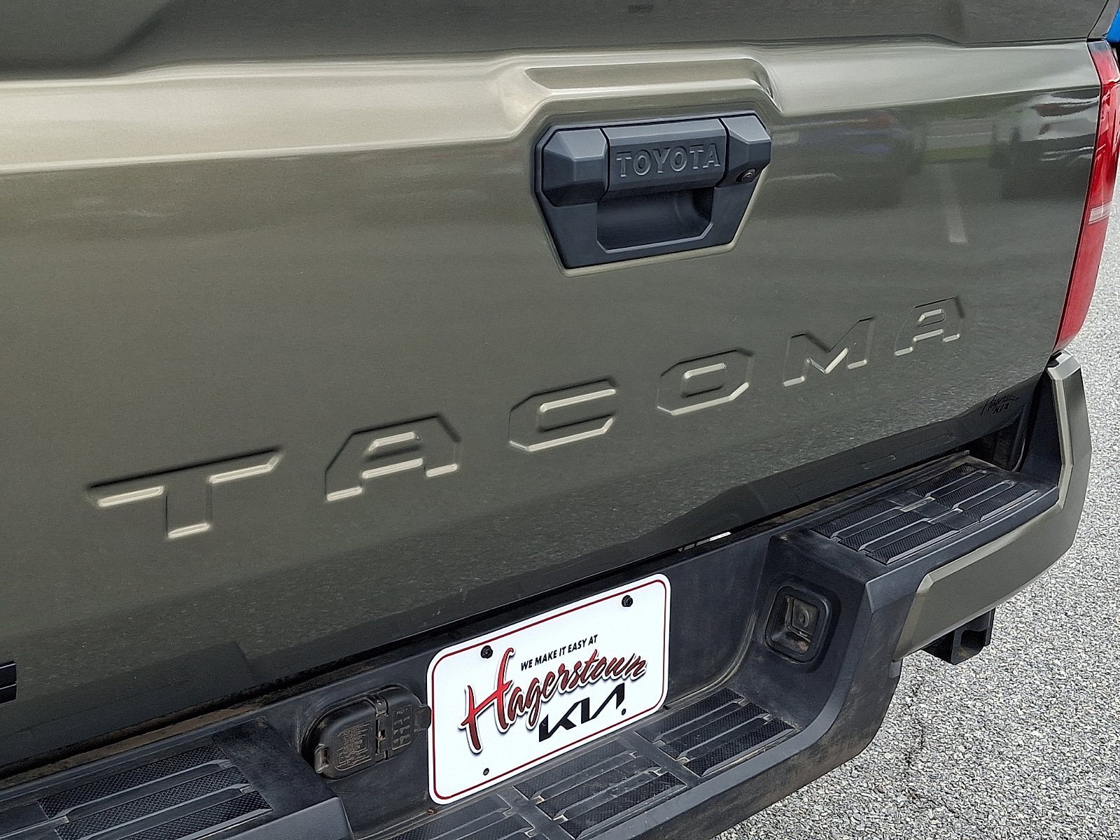 Used 2024 Toyota Tacoma TRD Off-Road AWD/4WD image 30