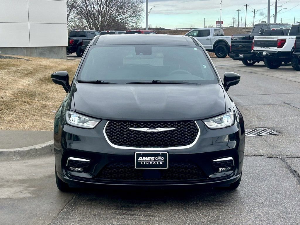 Used 2025 Chrysler Pacifica Select image 7