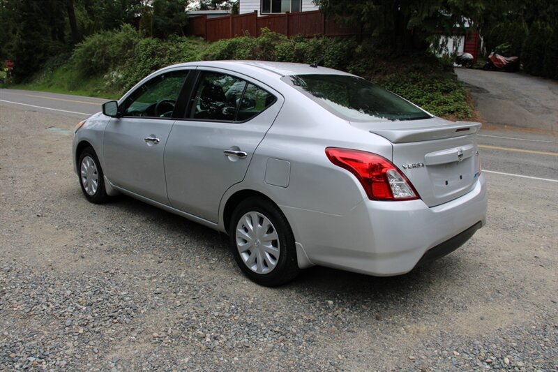 Used 2015 Nissan Versa SV FWD image 4