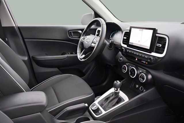 Used 2023 Hyundai Venue Limited image 18
