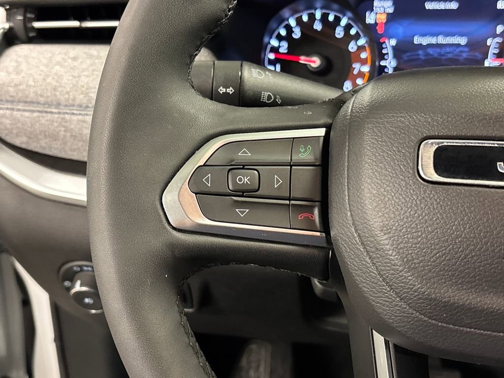 Used 2025 Jeep Compass Latitude image 31