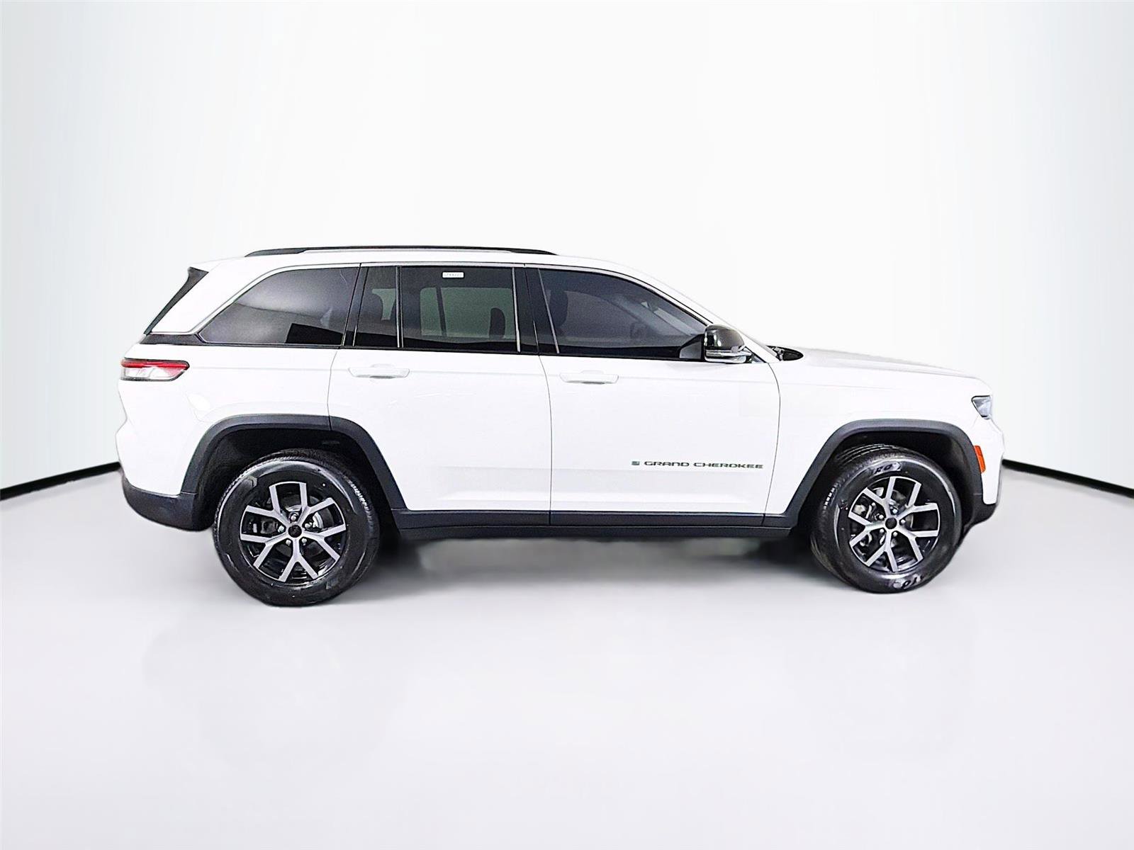 Used 2023 Jeep Grand Cherokee Limited image 8