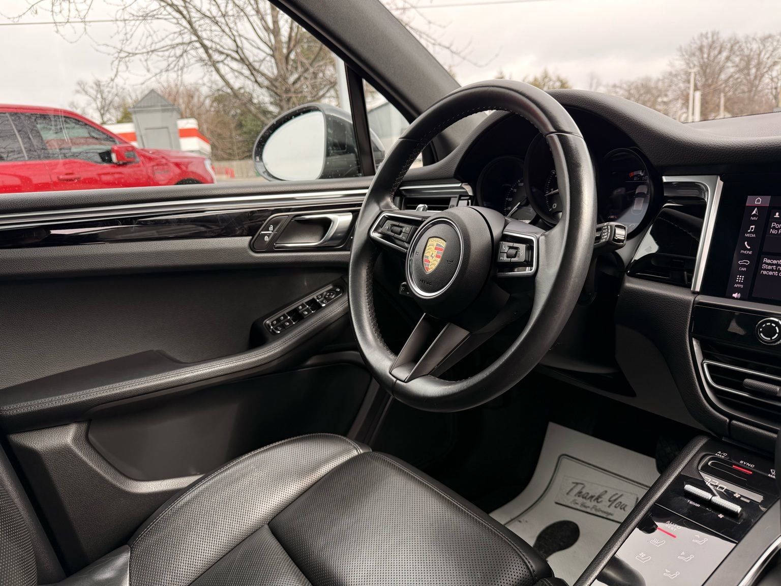 Used 2022 Porsche Macan image 27