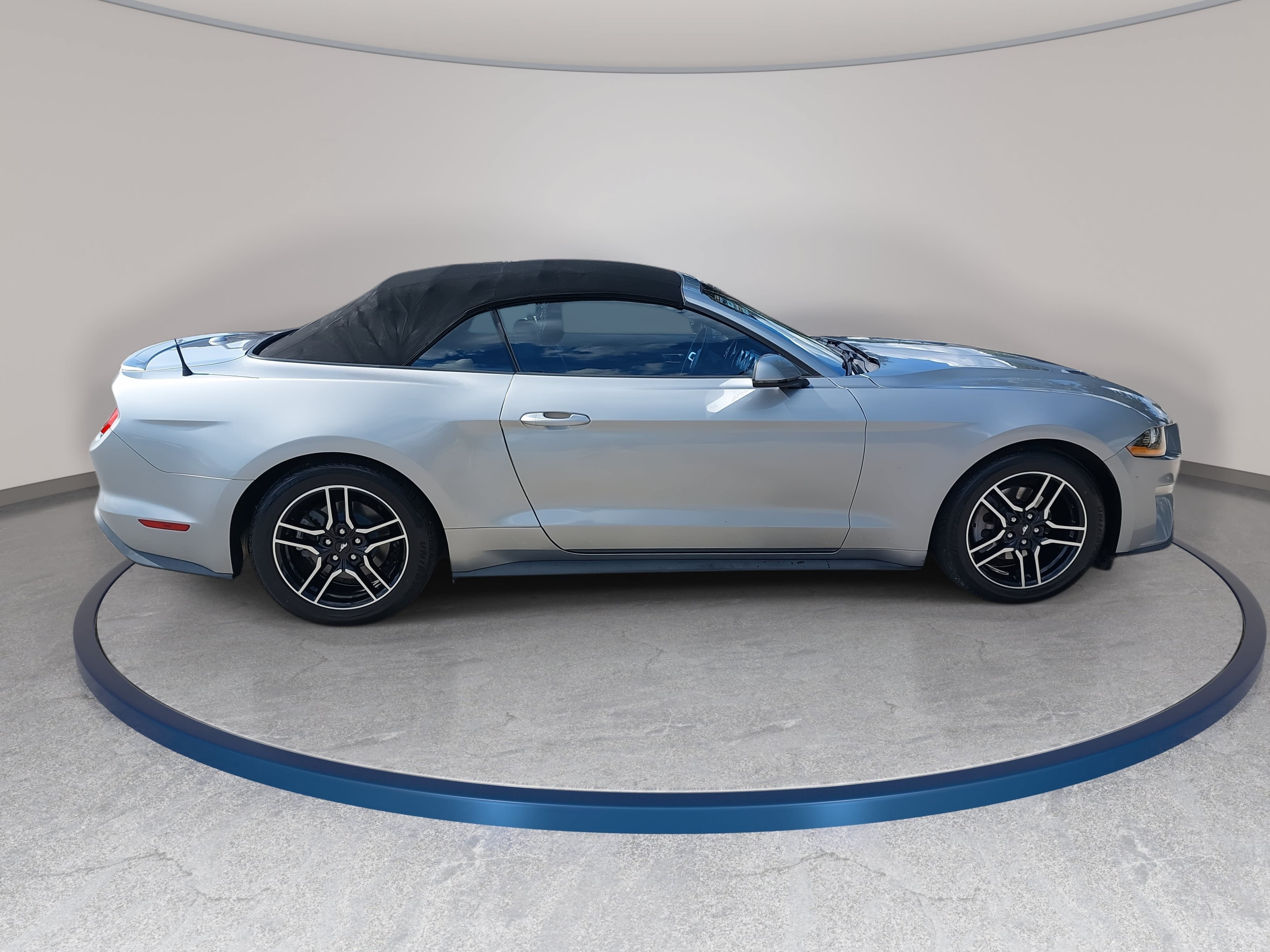 Used 2020 Ford Mustang Premium RWD image 4
