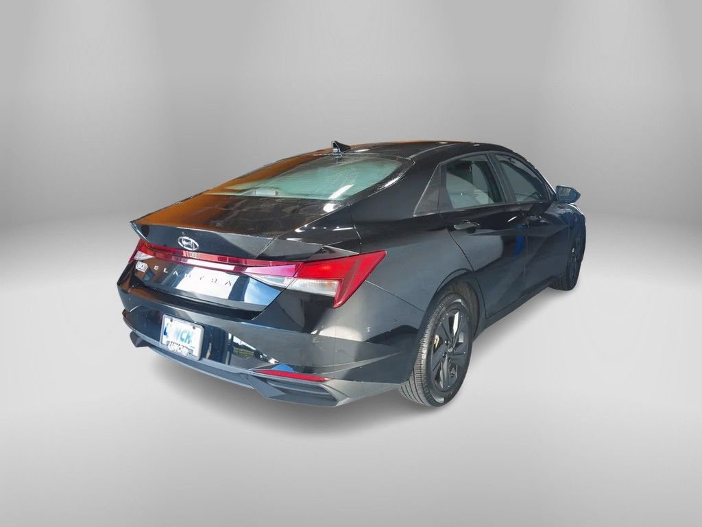 Used 2023 Hyundai Elantra SEL w/ Cargo Package image 5