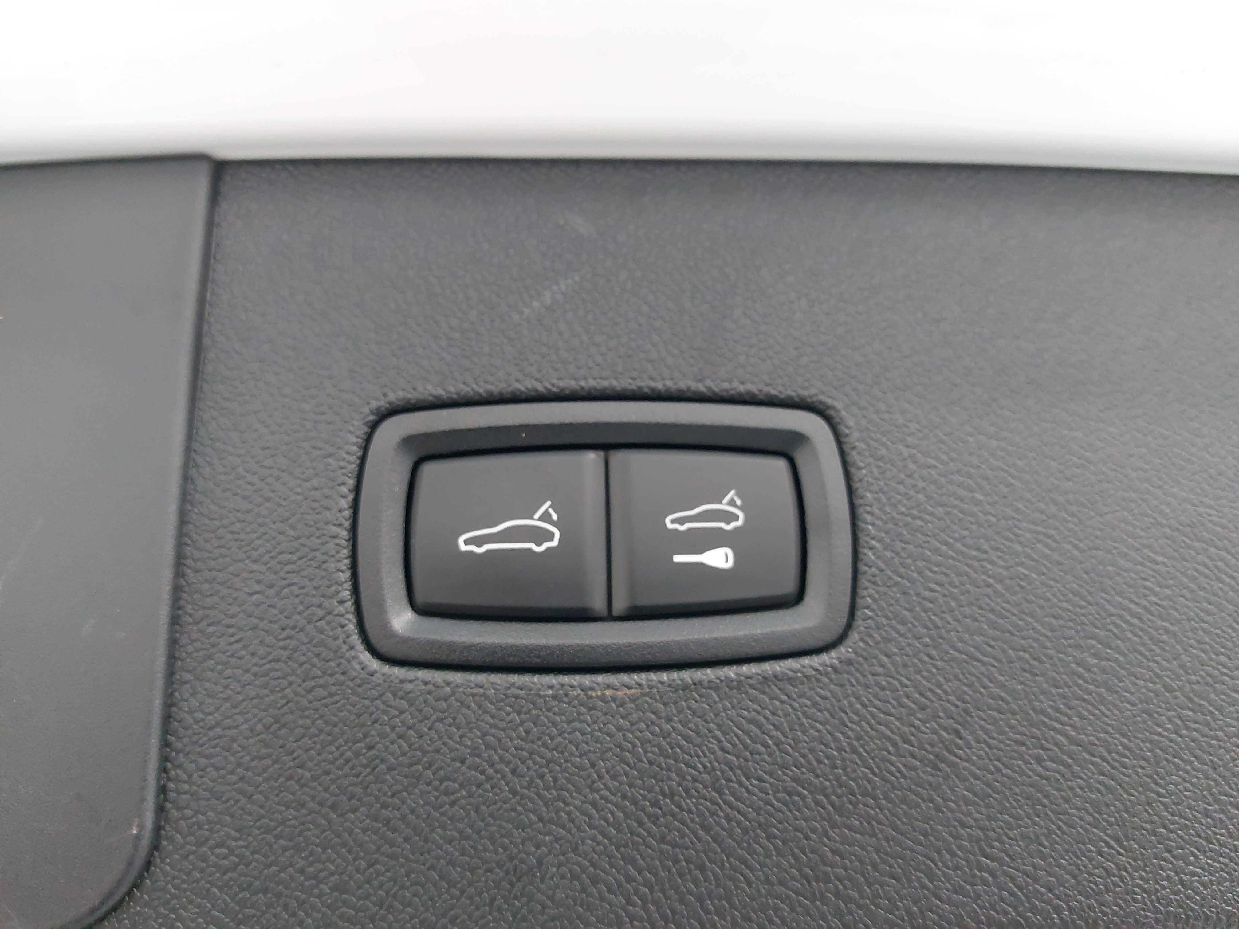 Certified 2023 Porsche Cayenne Platinum Edition image 15