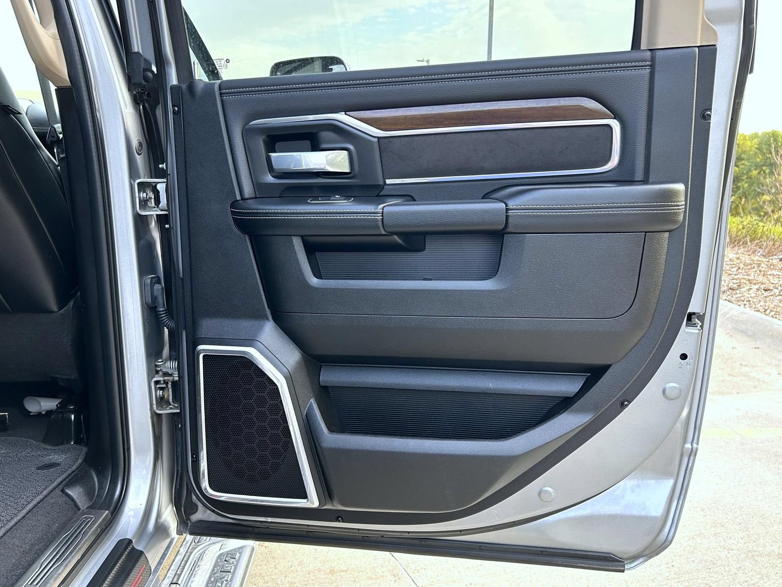 Used 2022 RAM 2500 Laramie AWD/4WD image 17