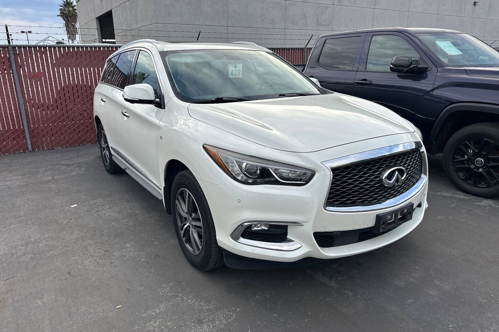 Used 2018 INFINITI QX60 AWD w/ Premium Plus Package image 2