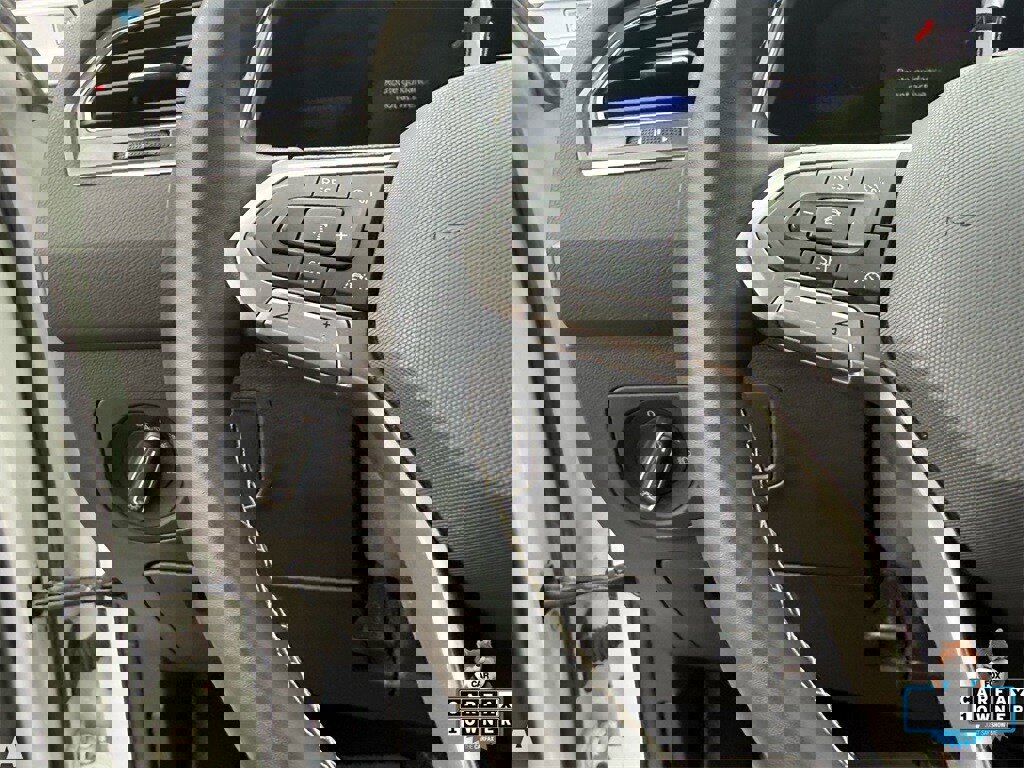 Used 2022 Volkswagen Tiguan SE image 14