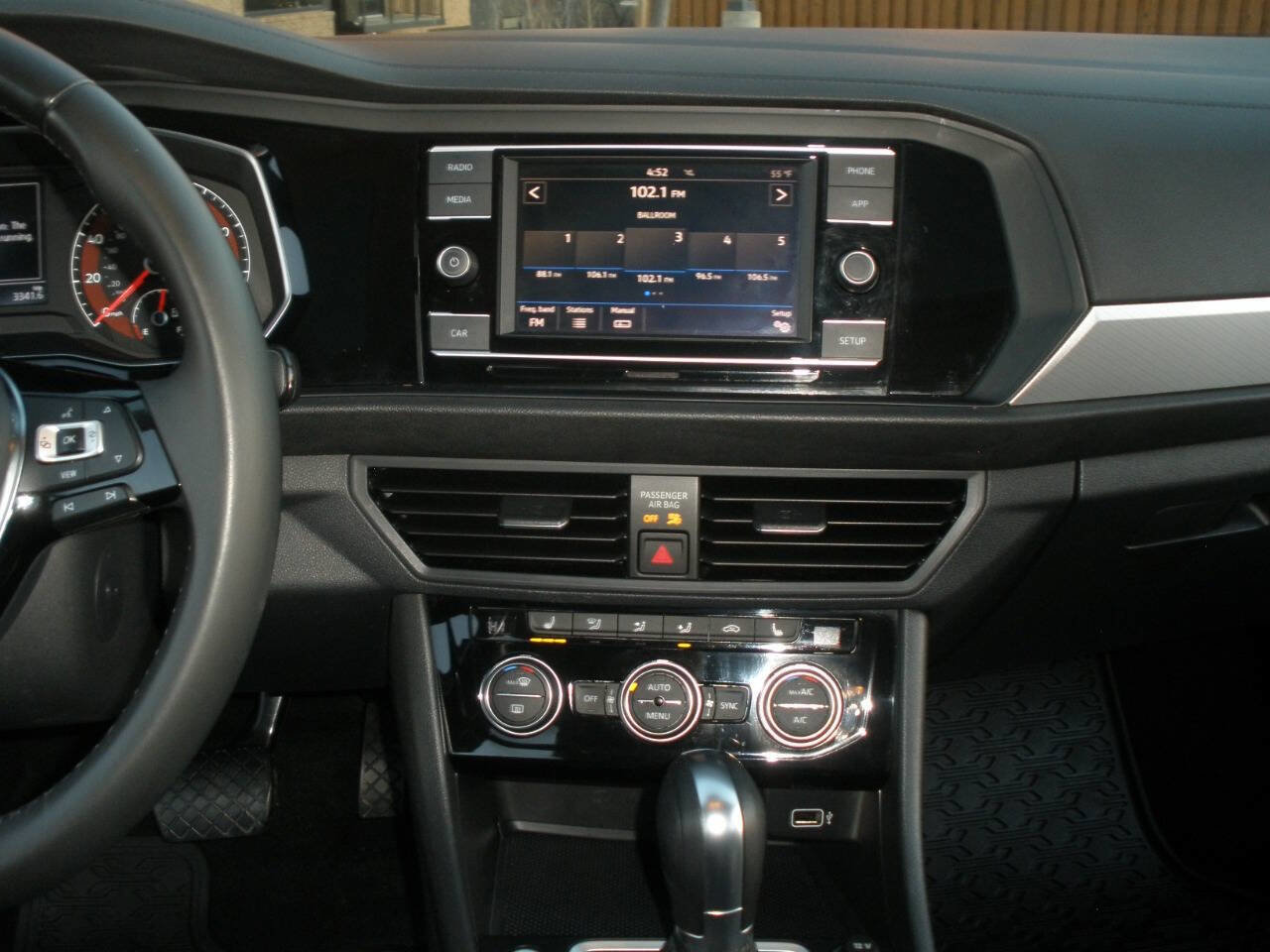 Used 2019 Volkswagen Jetta SE image 33