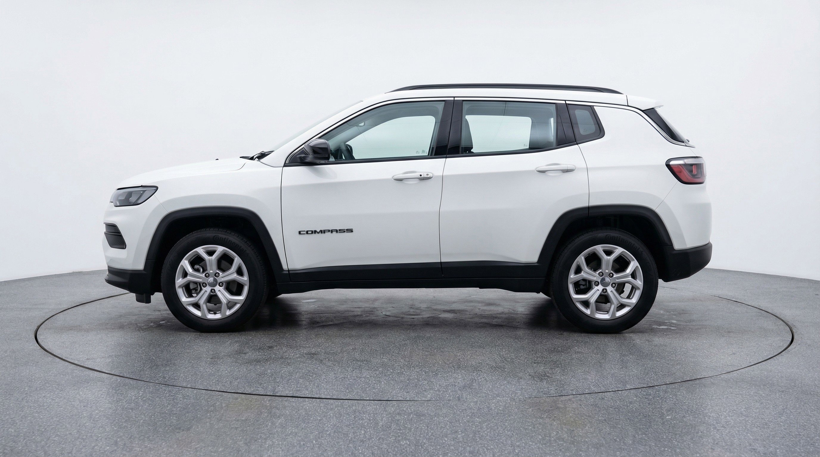 Used 2025 Jeep Compass Latitude image 5