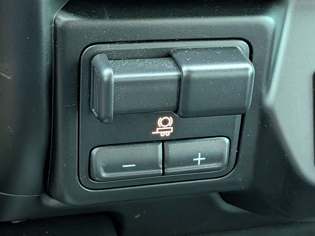 Used 2020 Chevrolet Silverado 1500 High Country w/ Technology Package image 25