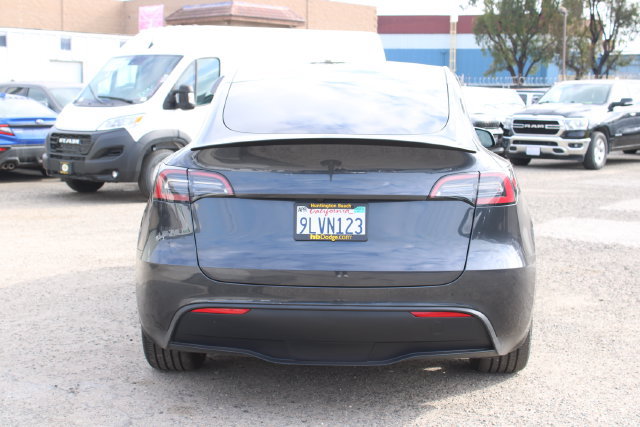 Used 2024 Tesla Model Y Long Range RWD image 4
