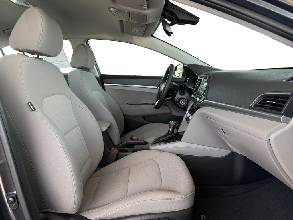 Used 2020 Hyundai Elantra SE FWD image 17