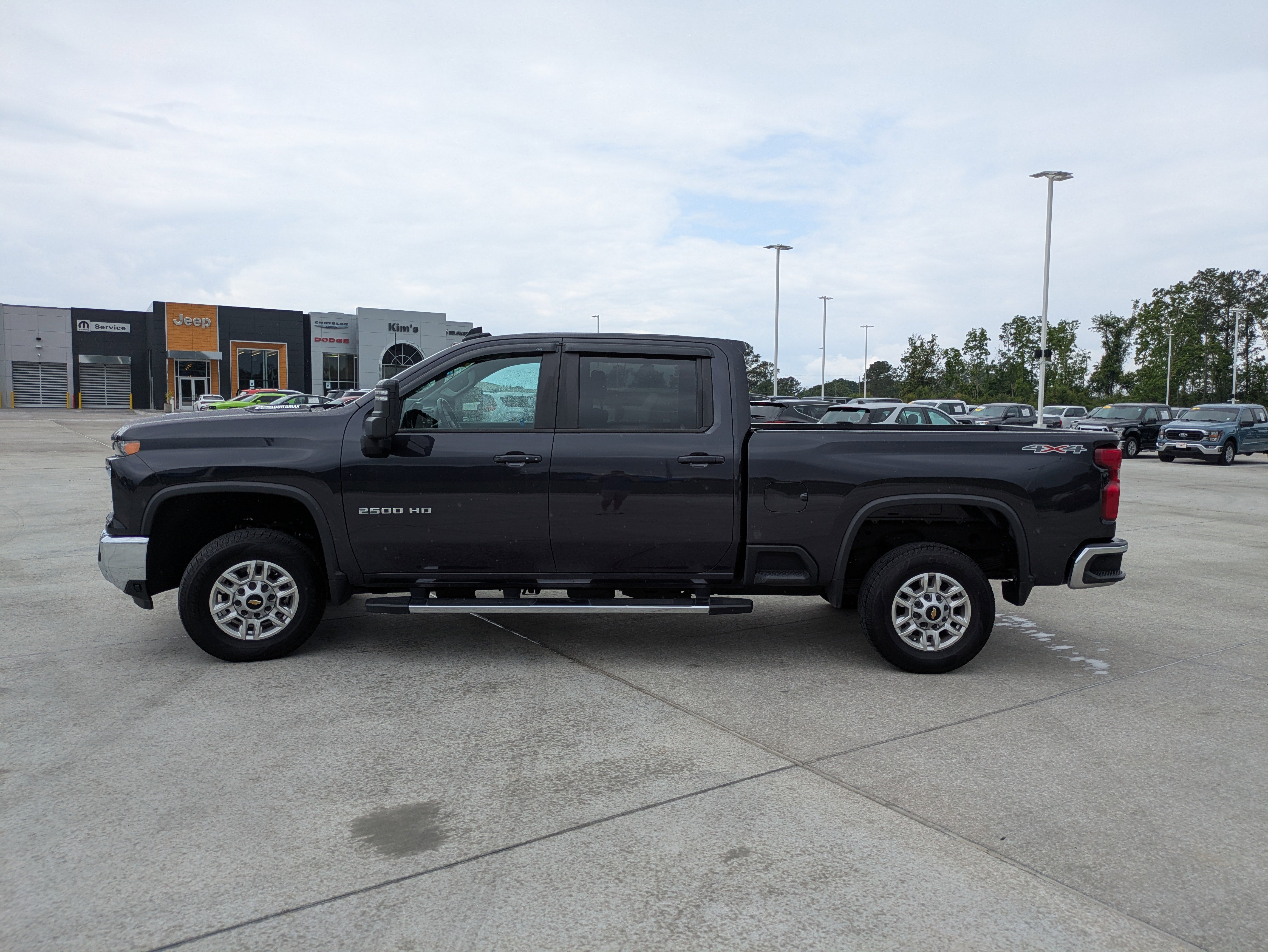 Used 2024 Chevrolet Silverado 2500 LT image 4