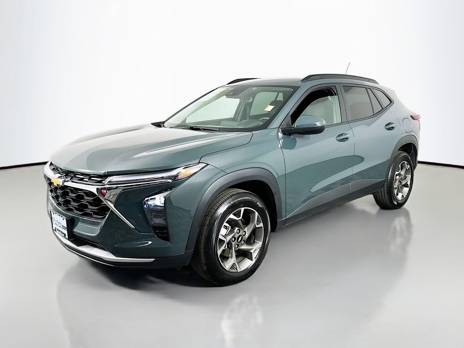 Used 2025 Chevrolet Trax LT w/ LT Convenience Package image 5