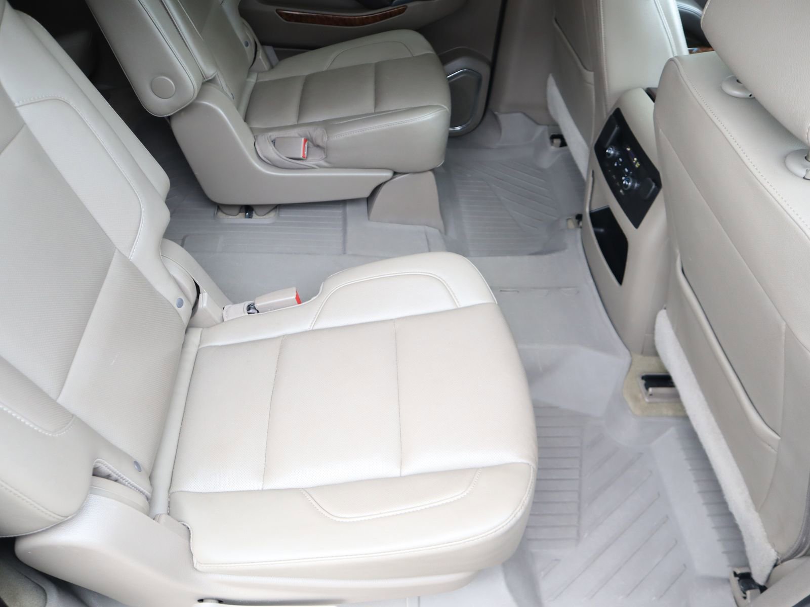 Used 2019 Chevrolet Suburban Premier AWD/4WD image 50