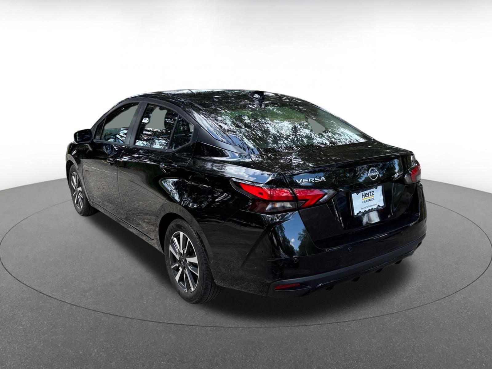 Used 2025 Nissan Versa SV FWD image 12