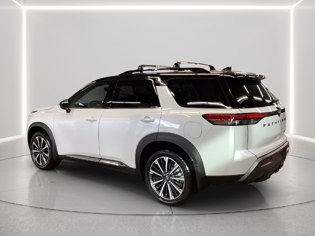 Used 2026 Nissan Pathfinder Platinum AWD/4WD image 3