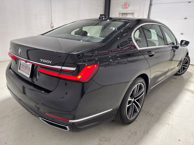 Used 2022 BMW 750i xDrive w/ Luxury Rear Seating Package image 6