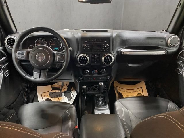 Used 2017 Jeep Wrangler Unlimited Rubicon w/ Connectivity Group AWD/4WD image 3