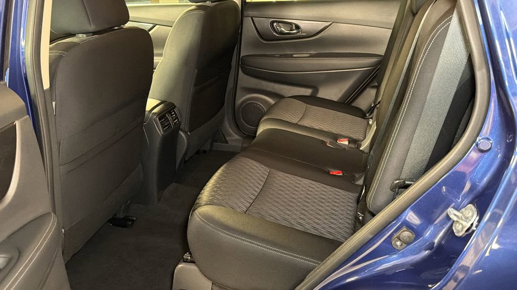 Used 2020 Nissan Rogue SV image 15