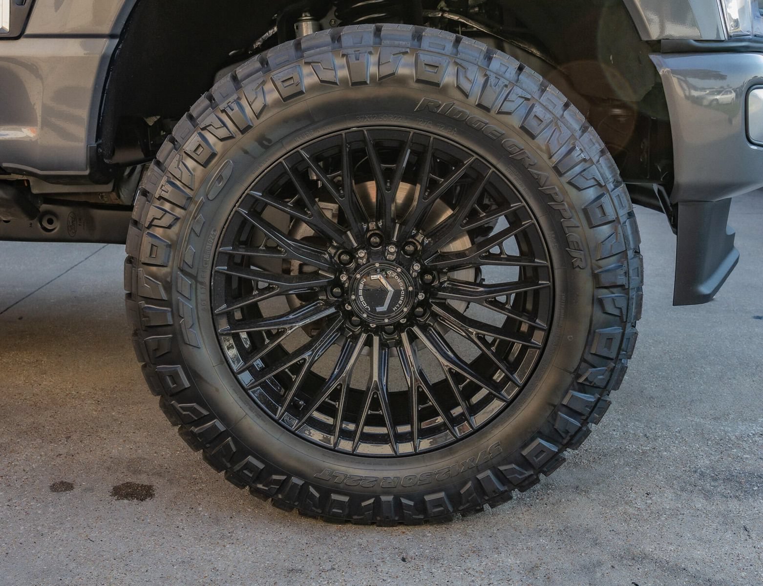 Used 2024 Ford F250 Platinum w/ FX4 Off-Road Package AWD/4WD image 12