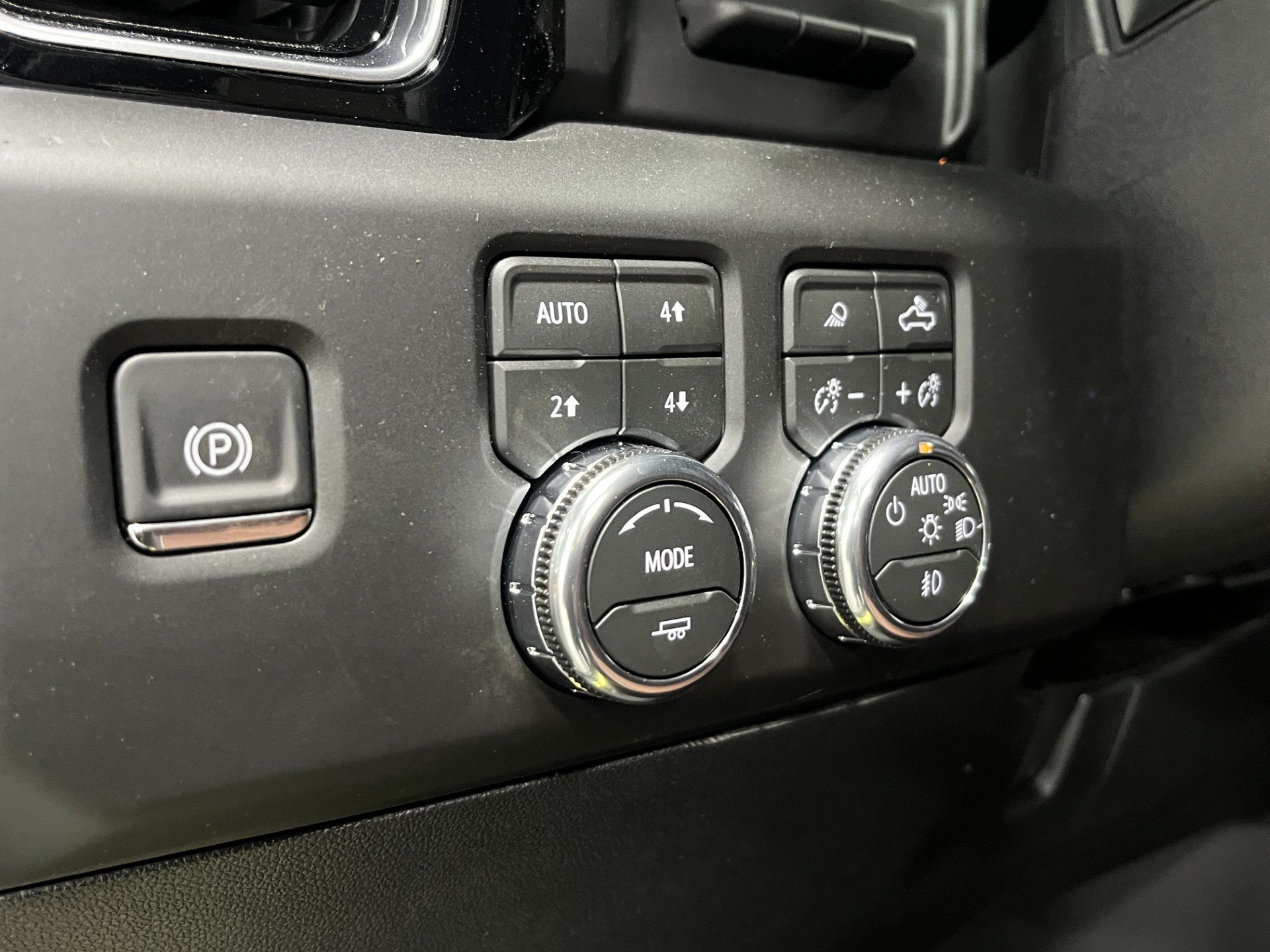New 2026 GMC Sierra 3500 Denali Ultimate AWD/4WD image 12