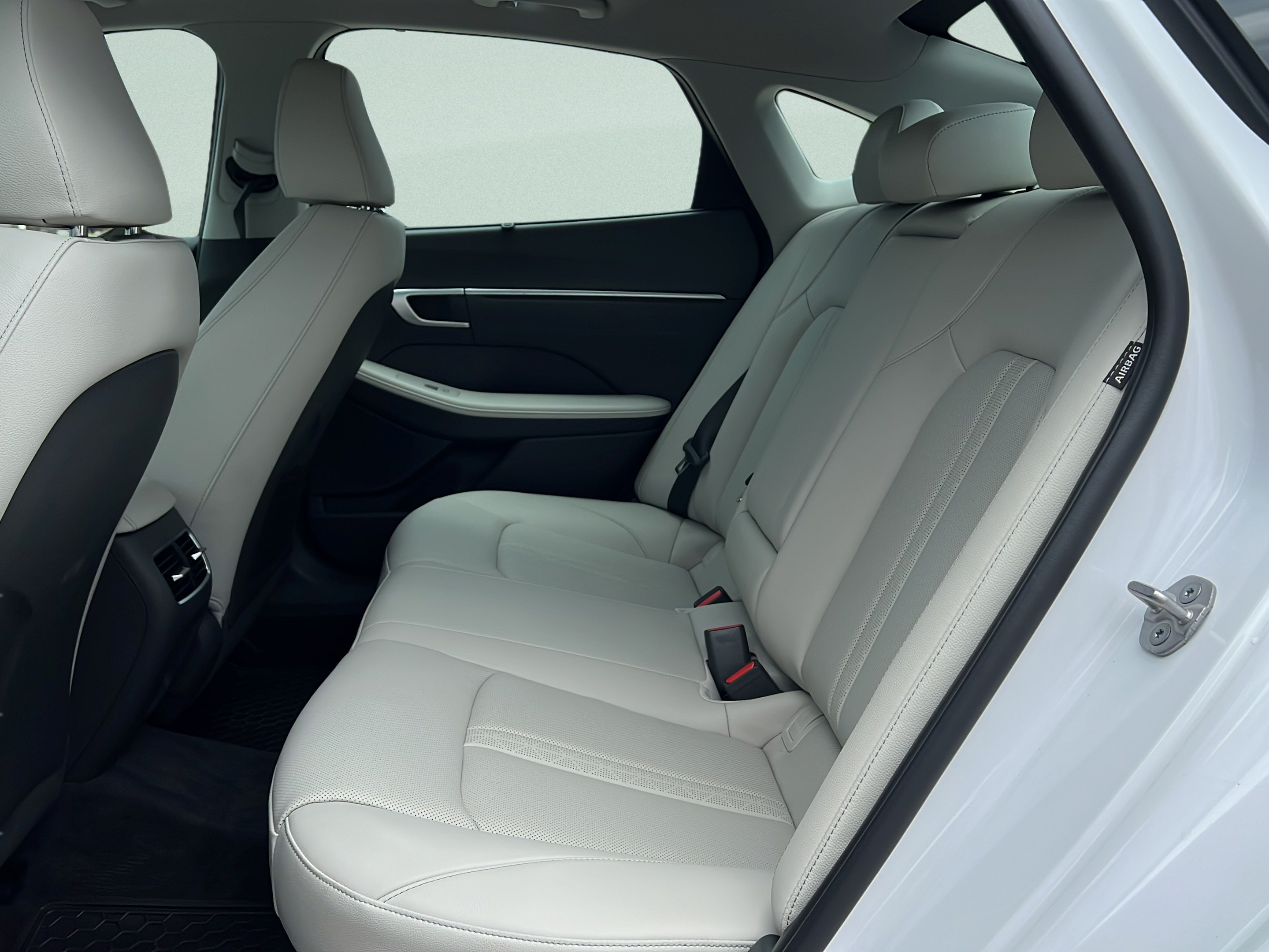 Used 2025 Hyundai Sonata Limited FWD image 9