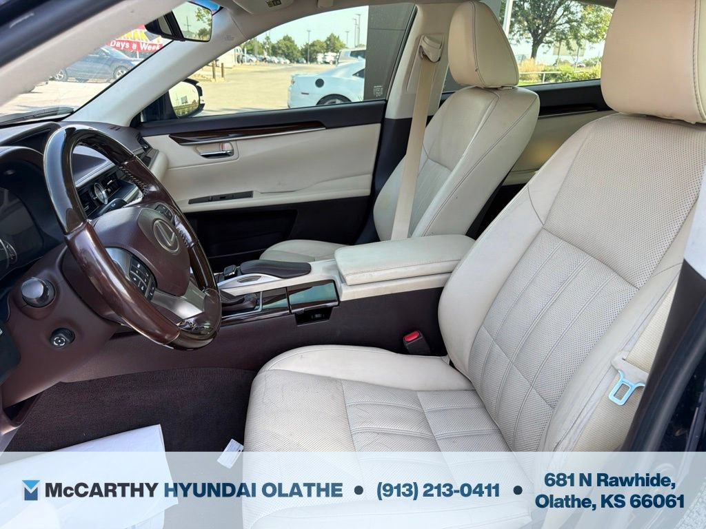 Used 2016 Lexus ES 350 w/ Luxury Package w/Wood Trim FWD image 4