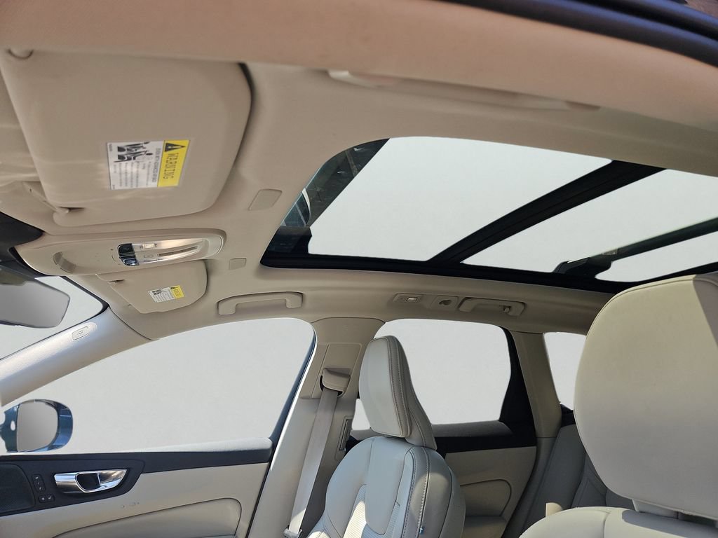 Used 2022 Volvo XC60 B5 Inscription w/ Climate Package AWD/4WD image 15
