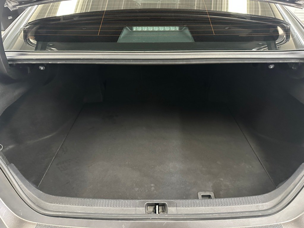 Used 2020 Toyota Camry LE FWD image 20