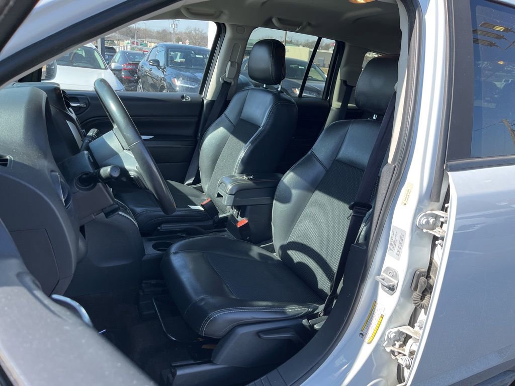 Used 2015 Jeep Compass Latitude image 22