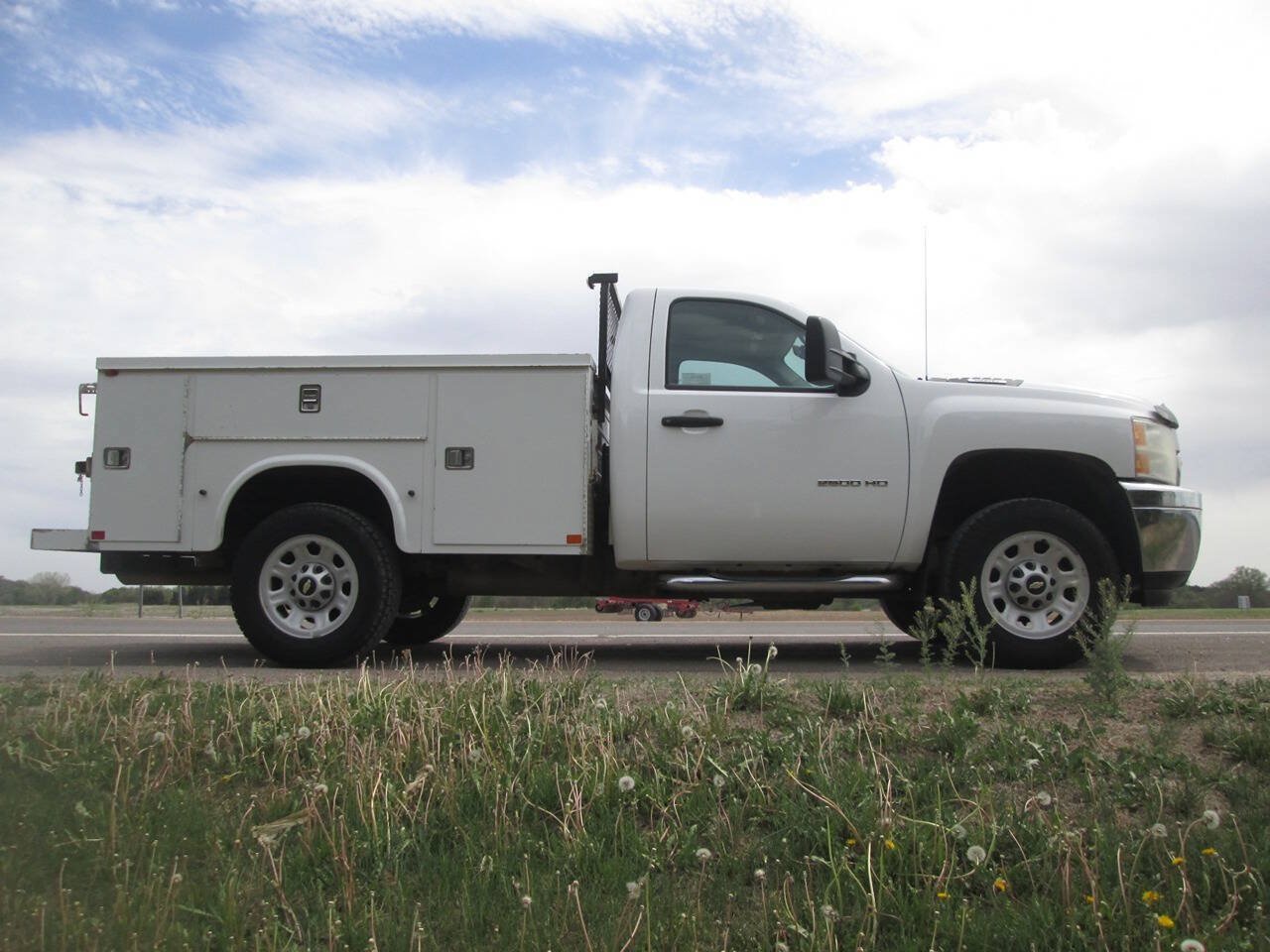 Used 2011 Chevrolet Silverado 2500 W/T AWD/4WD image 5