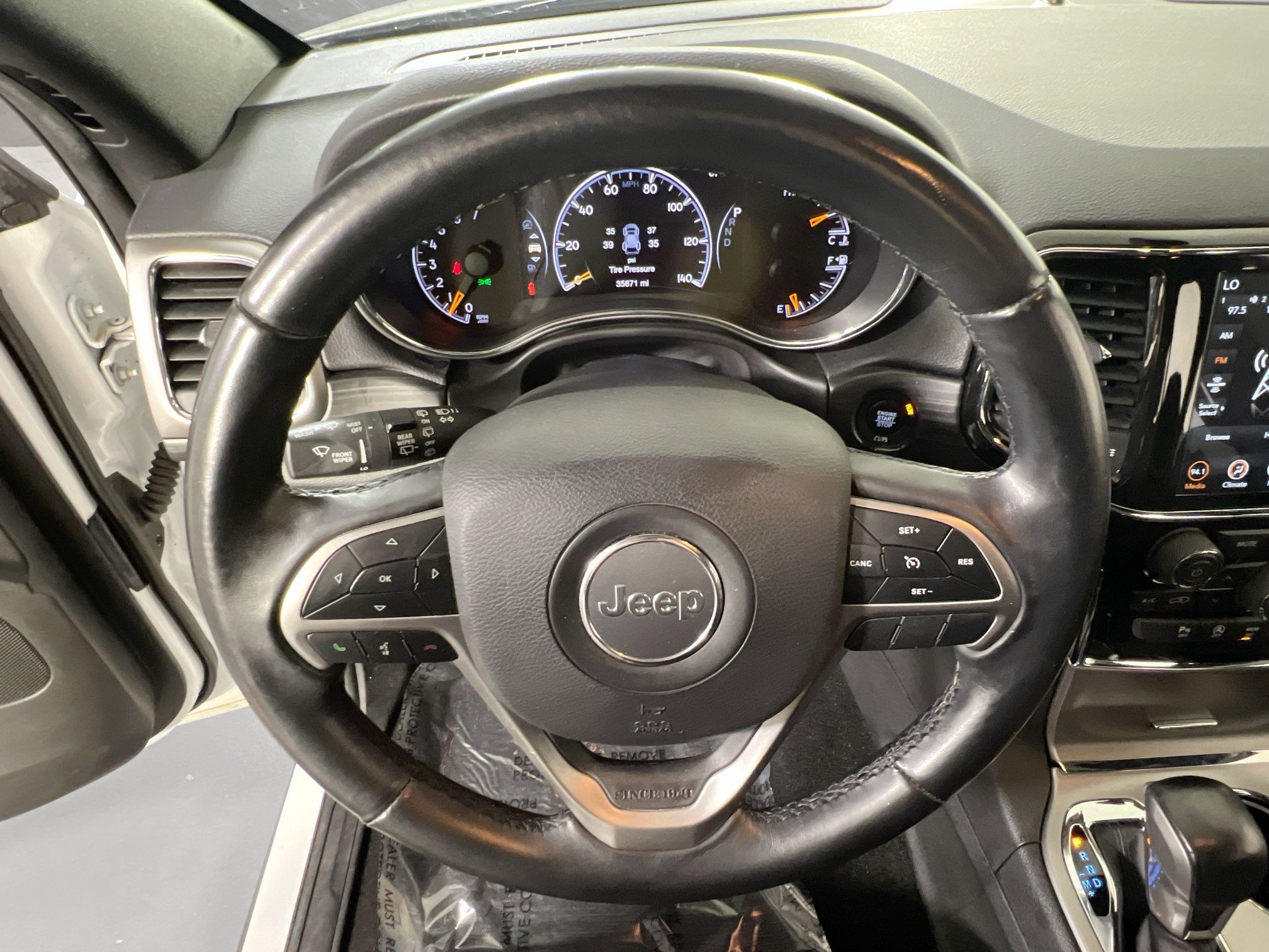 Used 2022 Jeep Grand Cherokee Laredo E AWD/4WD image 11