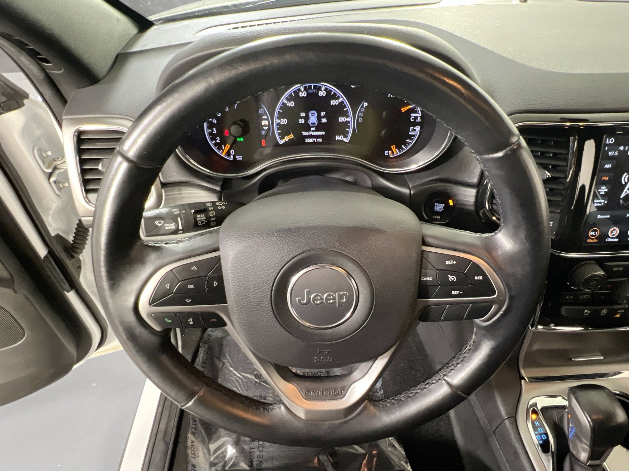 Used 2022 Jeep Grand Cherokee Laredo E AWD/4WD image 11