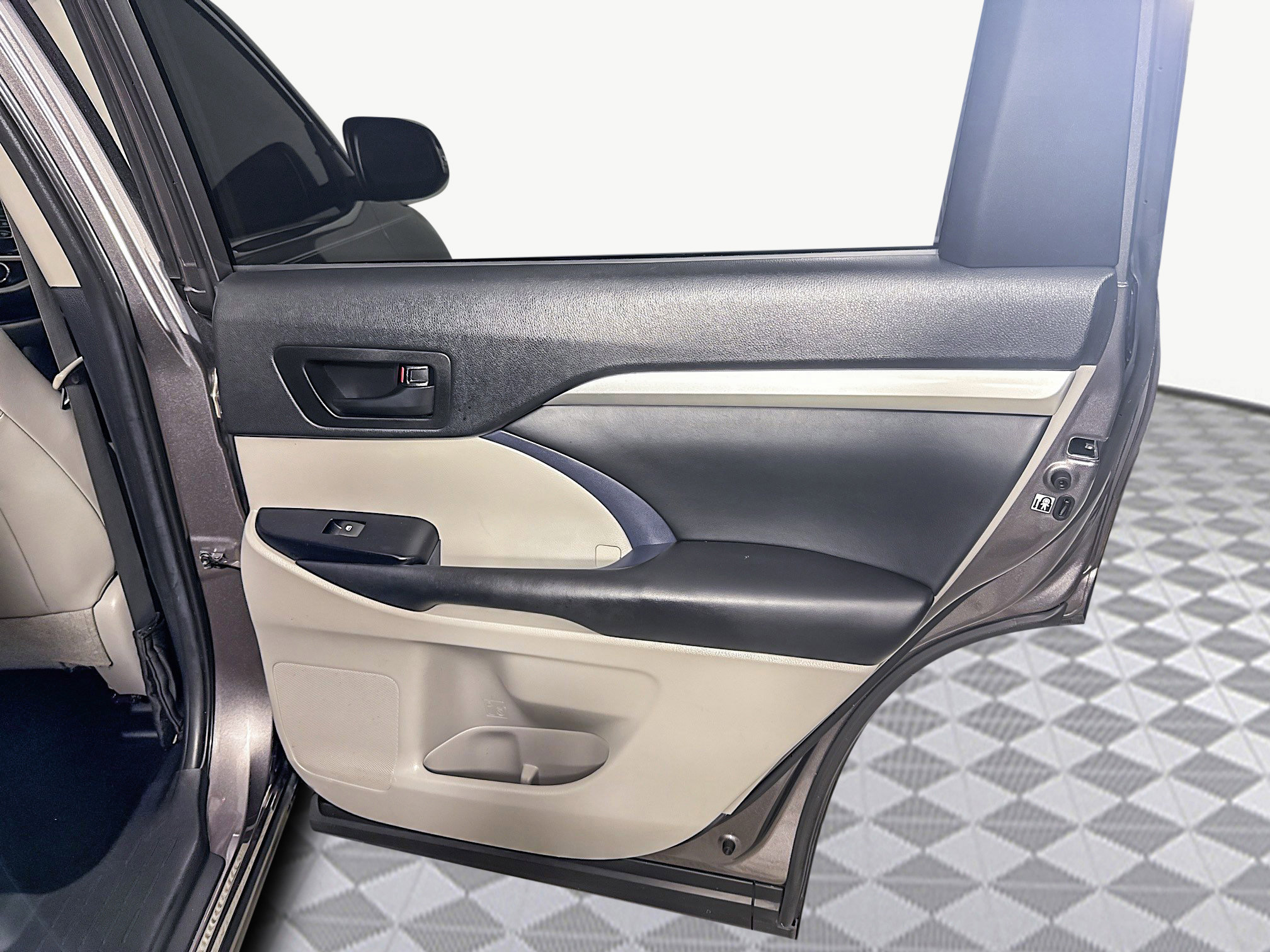 Used 2019 Toyota Highlander Plus image 27