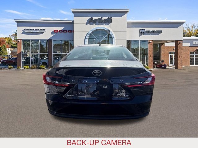 Used 2025 Toyota Camry LE image 5