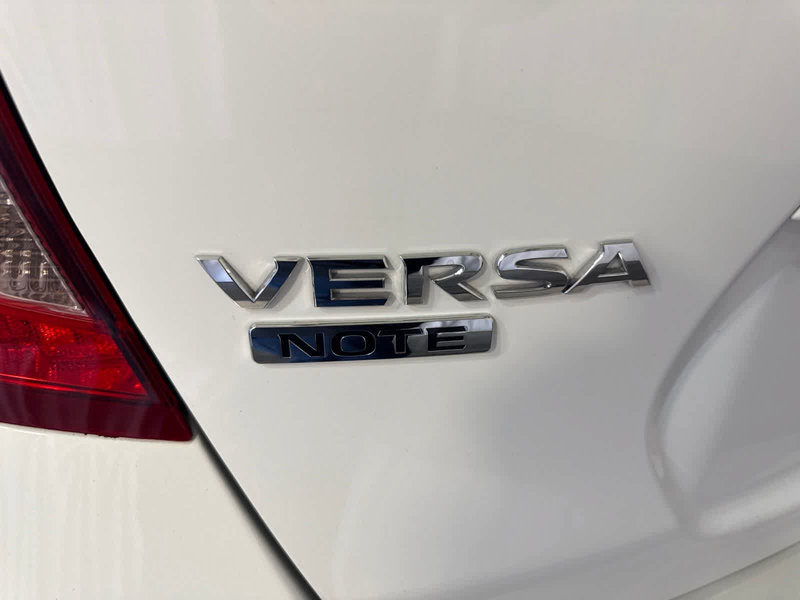 Used 2018 Nissan Versa Note SV FWD image 11