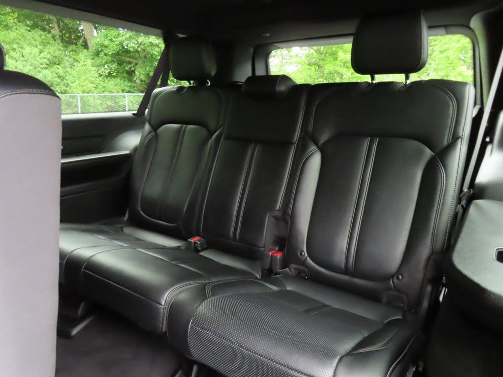 Certified 2024 Jeep Wagoneer L Series II w/ Flexible Seating Group image 36