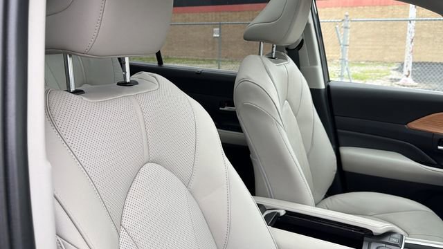 Certified 2025 Toyota Grand Highlander FWD image 36